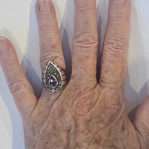 Elegant Sterling Silver Marcasite Purple Teardrop Amethyst Cocktail Ring Sz 7 - Picture 2 of 5